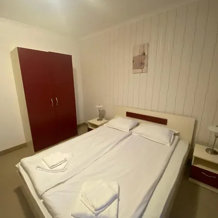 червената шапчица гранд манастира